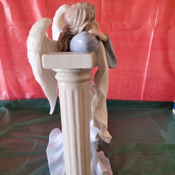 Classic Treasures Chriistmas Clay and Porcelain Collectable "Leaning Angel" - Picture 4 of 5